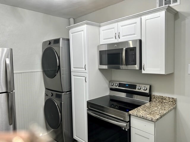 Kitchen with washer and dryer - 7700 Lile Ave Townhome