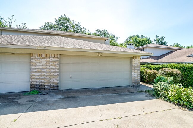 Photo - 127 Allencrest Dr