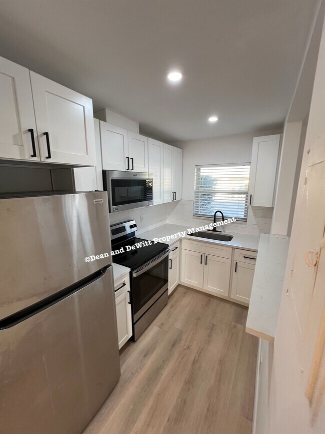 Photo - 2 Bed/1 Bath - Unit 8