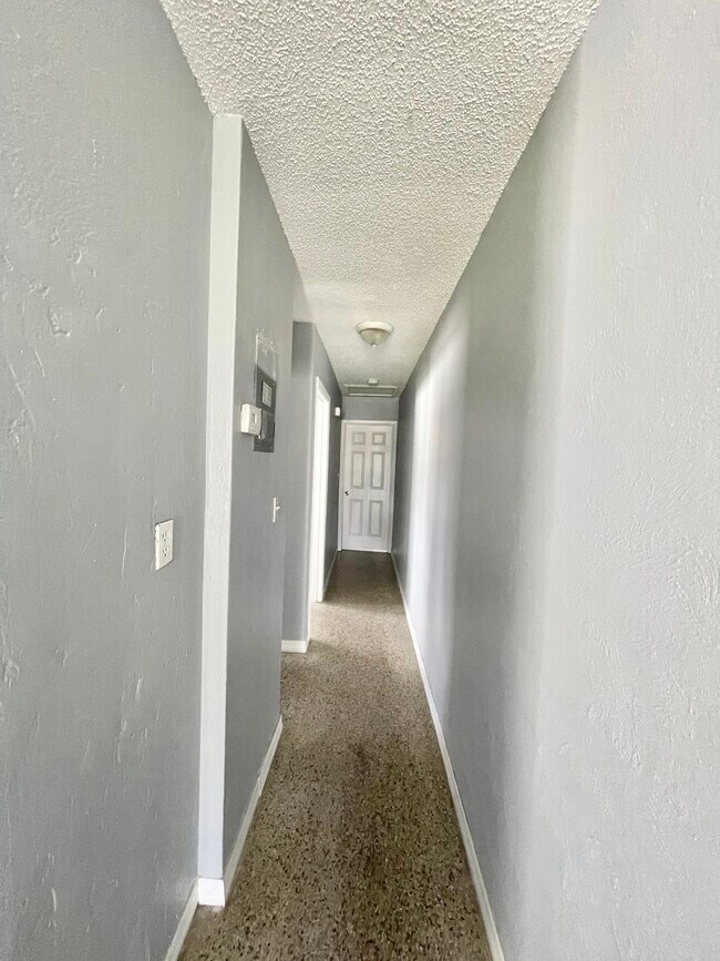 Photo - 4615 Edgewater Dr