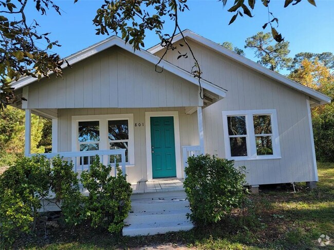 Building Photo - BEAUTIFUL RECENTLY REMODELED 3 BEDROOM 2 B... Rental