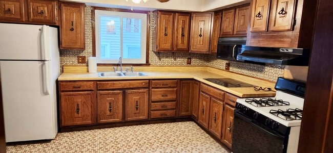 Photo - 16 Mcclellan Ave