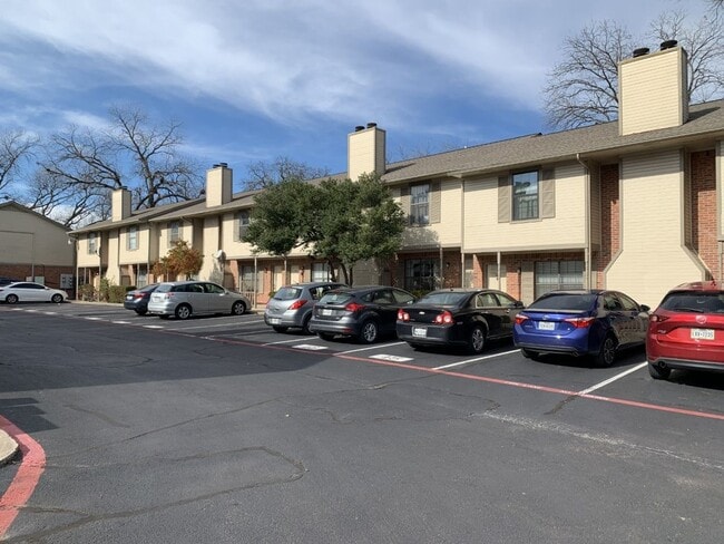 Building Photo - 716 W Mulberry St Unit 716 W. Mulberry  14