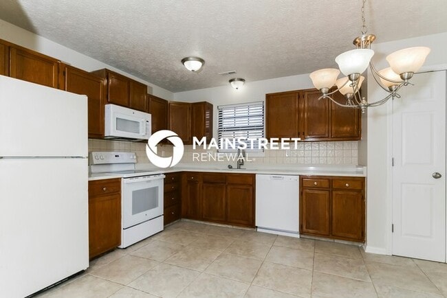 Photo - 3 Bedroom Pet-Friendly Home in INDIANAPOLIS, IN with Main Street Renewal