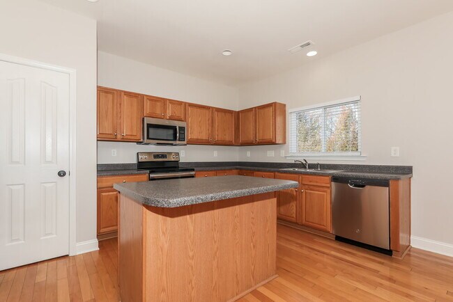 Photo - 4800 Abercromby St