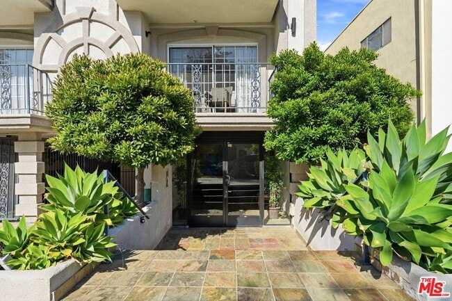 Photo - 1842 Greenfield Ave Unidad 102