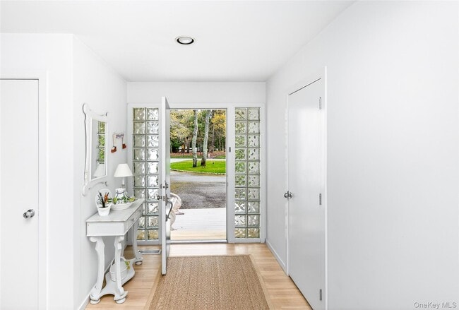 1 Whippoorwill Ln