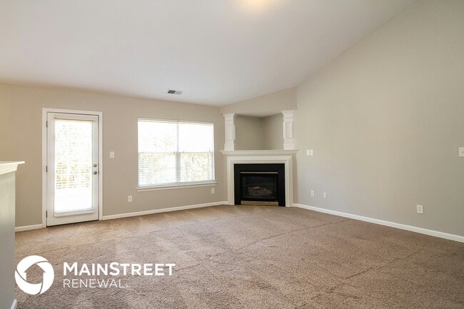 Photo - 445 Bangor Dr