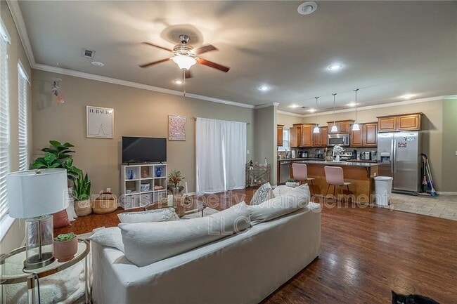 Photo - 606 N Tennyson Ln