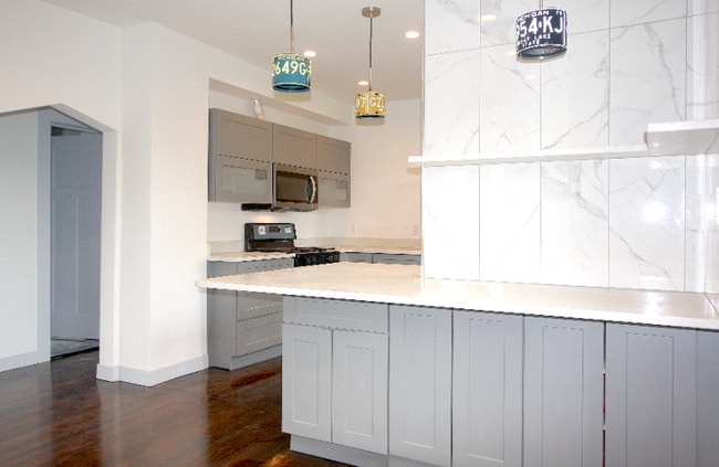 Photo - 4422 Maxwell St