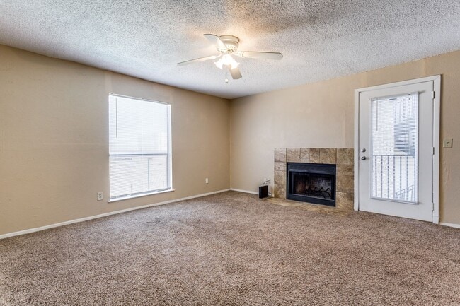 3022 Forest Ln