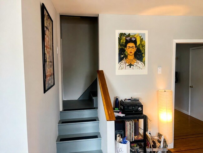 Photo - 208 John St Unidad #2