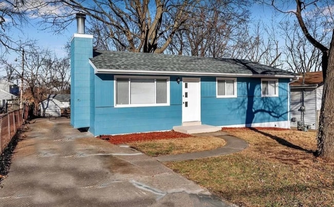 Photo - 243 Gladys Ave