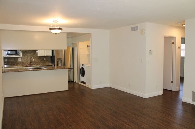 Photo - 1918 Pomar Way