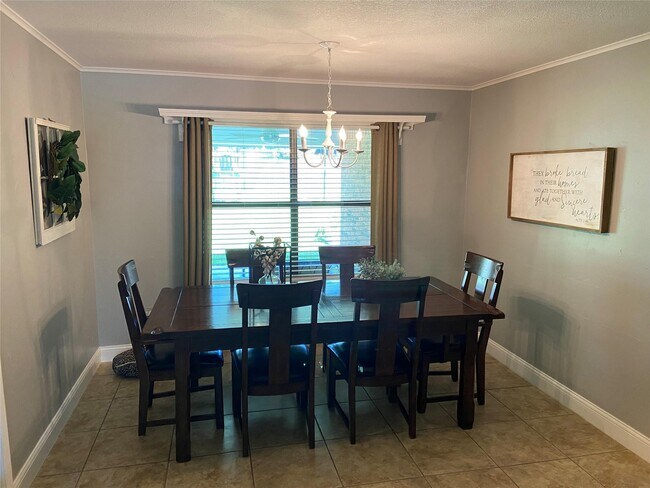 Photo - 310 Rosebud Dr