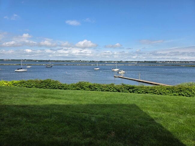 Building Photo - 400 Narragansett Pky Unit EI3 Rental