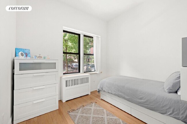 Photo - 283 E 4th St