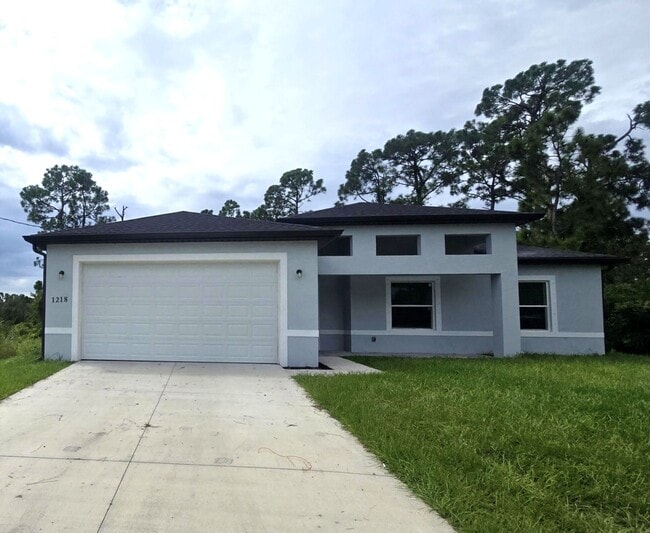 Building Photo - Large 4 Bed 3 Bath with 2 Car Garage-LEHIG... Rental