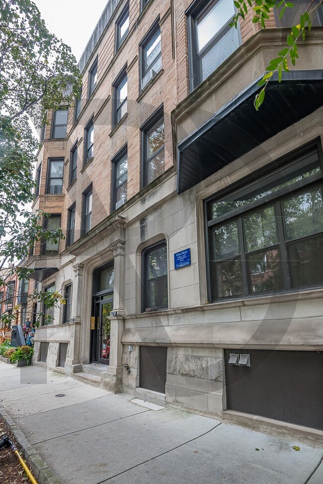 Photo - 625 W Oakdale Ave