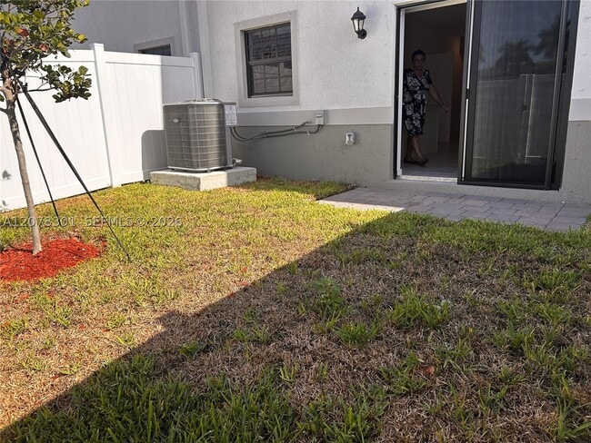 Photo - 605 NW 6th St