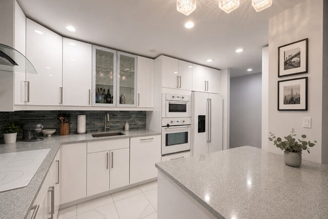 Building Photo - 1 Greene St Unit 109