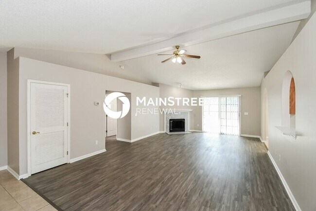 Photo - 3 Bedroom Pet-Friendly Home in Jacksonville, FL with Main Street Renewal