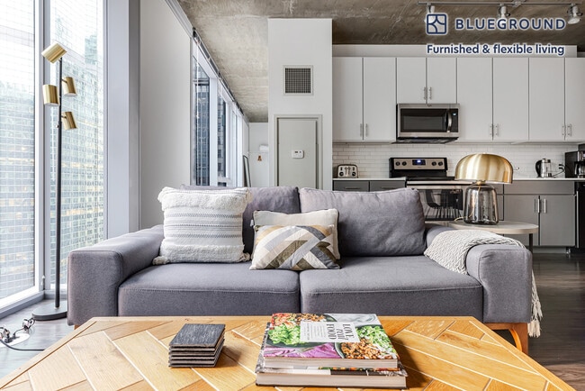 Photo - 215 W Lake St Unit FL19-ID1203