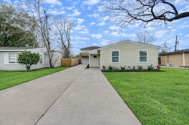 Photo - 6603 Narcissus St