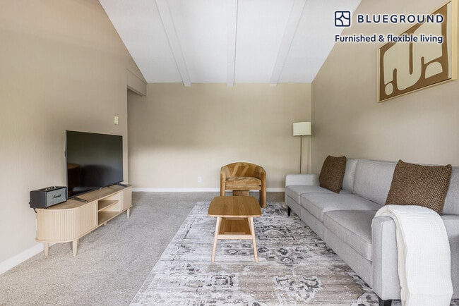 Photo - 202 Calvert Dr Unidad FL2-ID2051