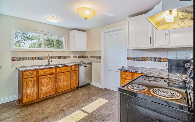 Photo - 4080 Joyce Ave Unit B