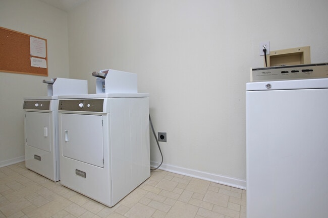 Laundry (Coin) - Regency Park North