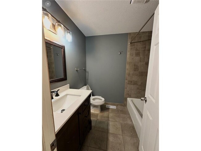 Photo - 1657 Helena Rd N