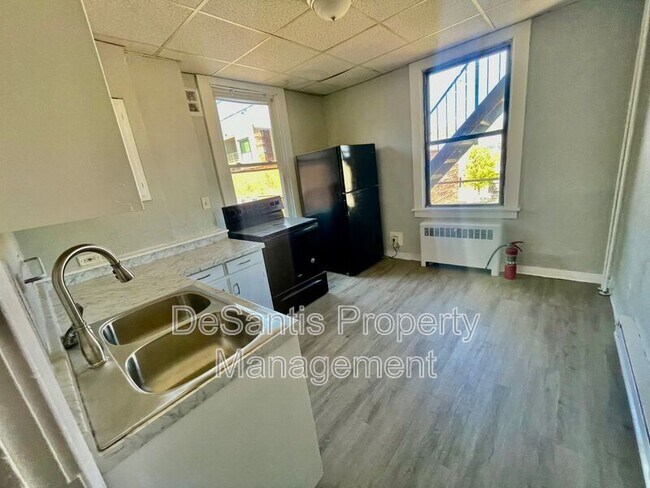 810 Amity St Unit 2