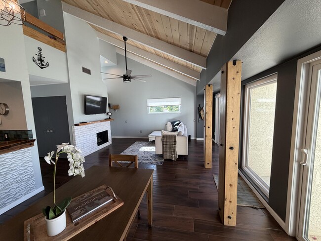 Photo - 462 Sunningdale Dr