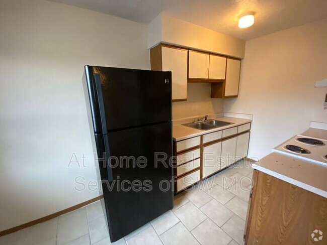 Building Photo - 750 S Campbell Ave Unit 750-F Rental