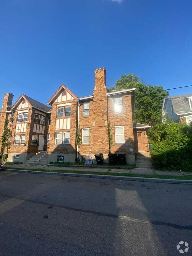 Building Photo - Two Bedroom in Cincinnati! Rental