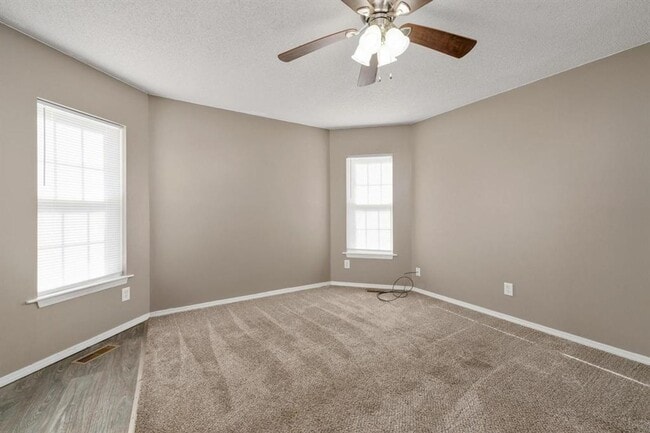 Photo - 1323 S Main St