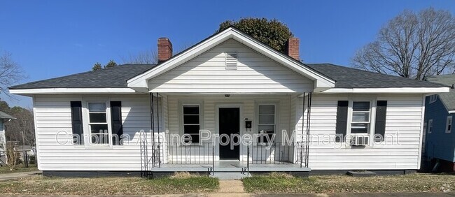 Building Photo - 410 Woodlawn Ave Rental