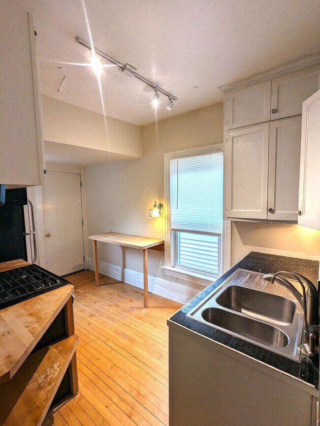 Photo - KK - 3205/07 N Bartlett Unit 3207 N Bartlett Ave-Upper