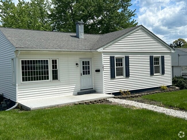 Building Photo - Newly Renovated 2 Bedroom Home Available f...