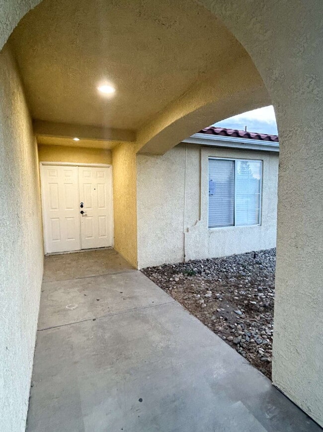 Photo - Cute! 4 bedroom, 2 bath Home in Bakersfield