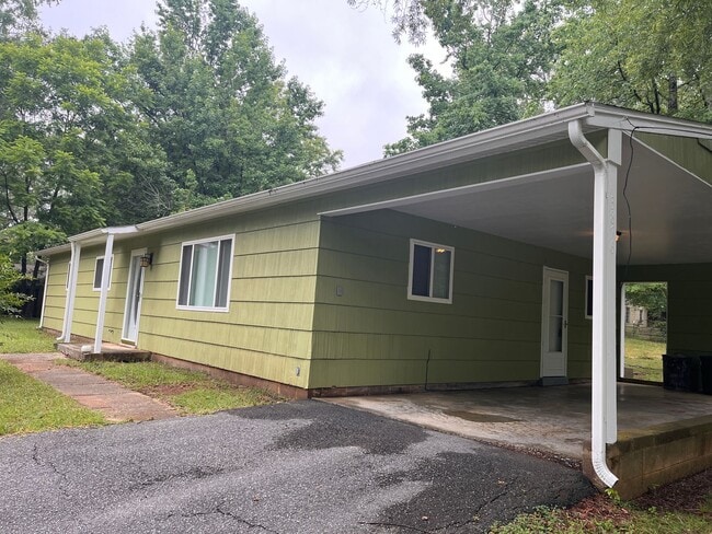 Beautiful home close to the Peaks of Otter... - Beautiful home close to the Peaks of Otter...