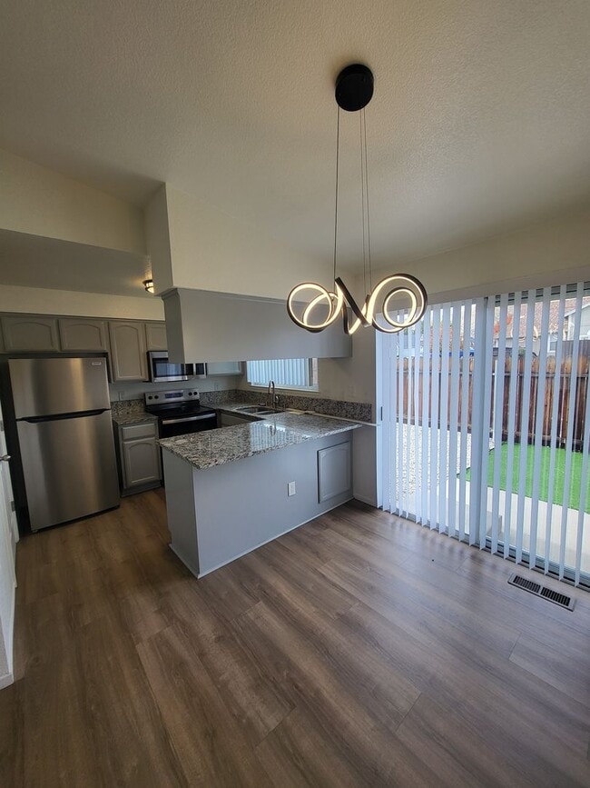 Photo - 3146 Heaton Way