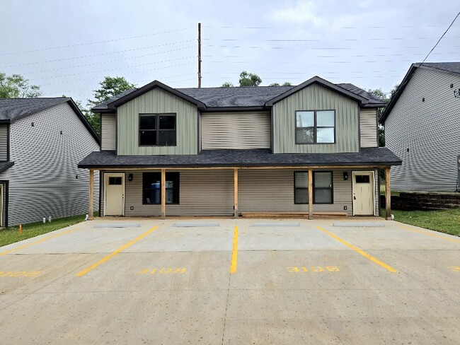 Building Photo - 3108 Commerce St Rental