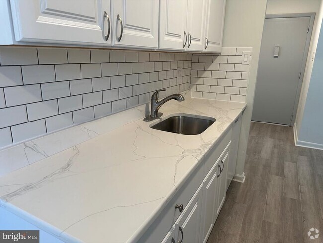 Building Photo - 502 West Ave Rental