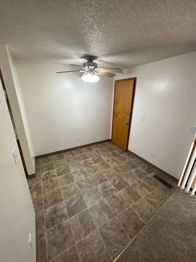 Photo - 637 Glen Creek Rd NW