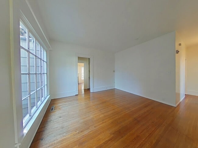 Photo - morrow Unidad 247 NW 11th St
