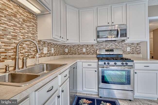 Photo - 206 Colgate Dr