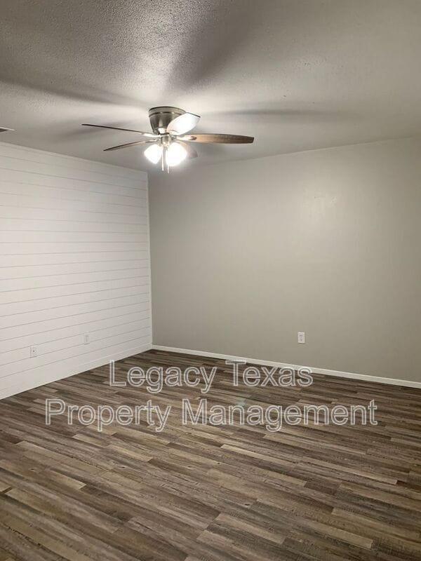 Photo - 1410 Courtney Pl Unit Apt A
