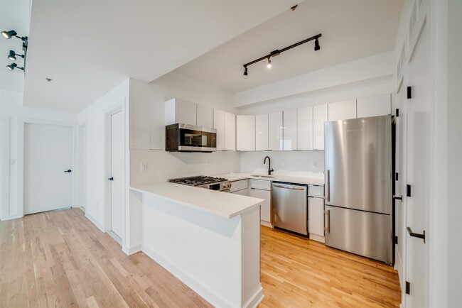 Building Photo - 716 Madison St Unit 202 Rental